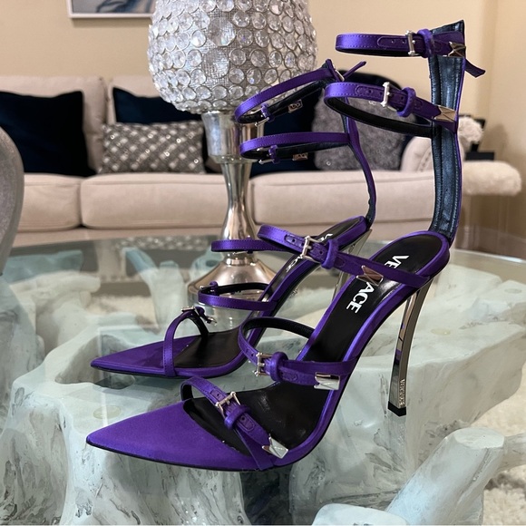 Authentic NIB Versace Pin-Point Leather Sandal Women's - Picture 9 of 15